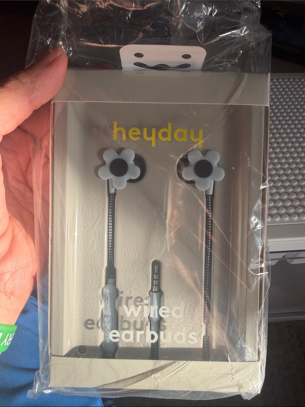 heyday Wired Flower Earbuds in Light Gray and Black